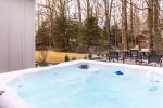 Large hot tub, open all year 